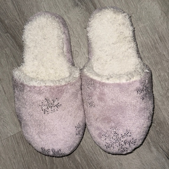 n/a Shoes - 2/$15 Cozy Girls Slippers in Lavender and White